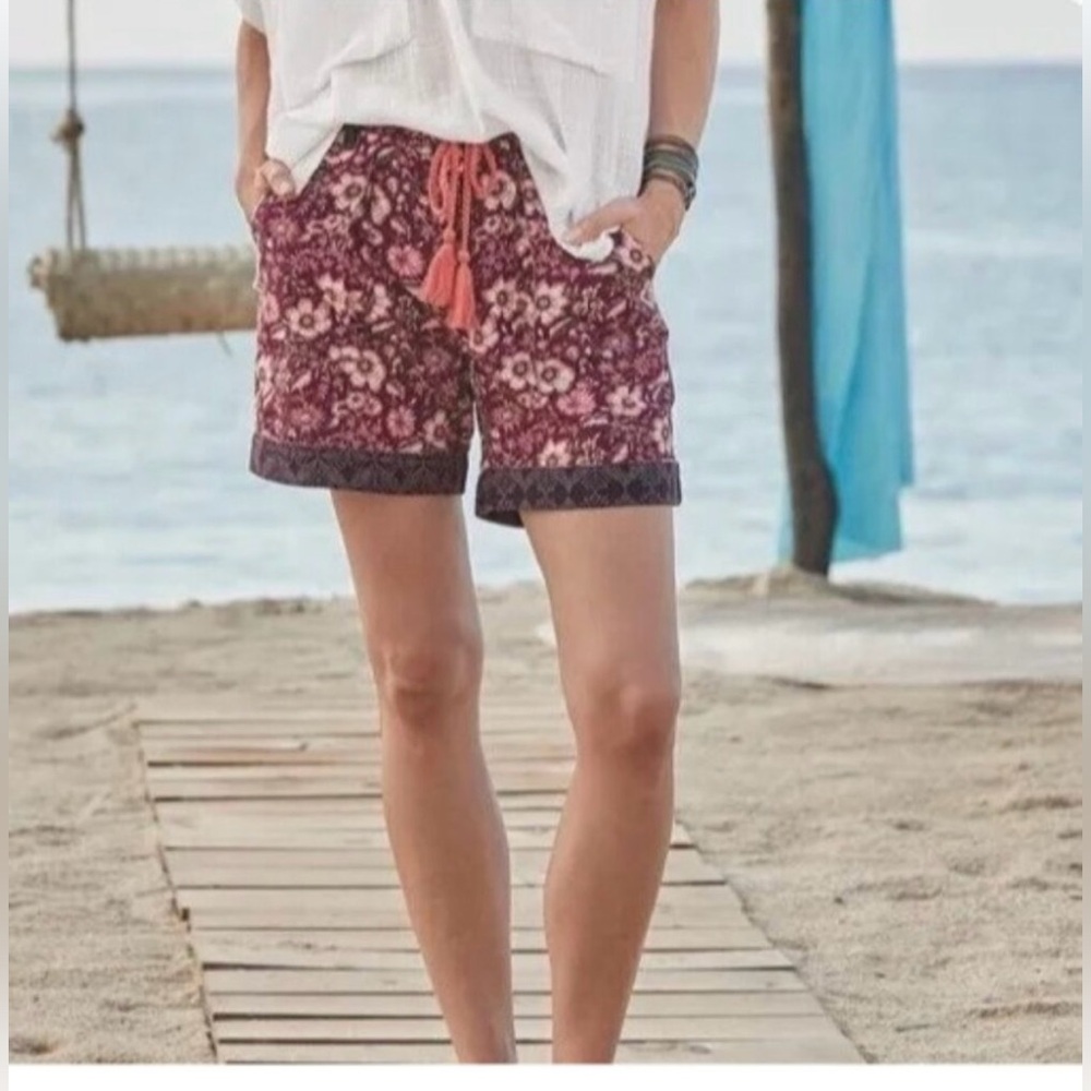 NWT Sundance Kalini Shorts Womens XL
Linen Cotton 6" Inseam Cuffed Floral Mixed